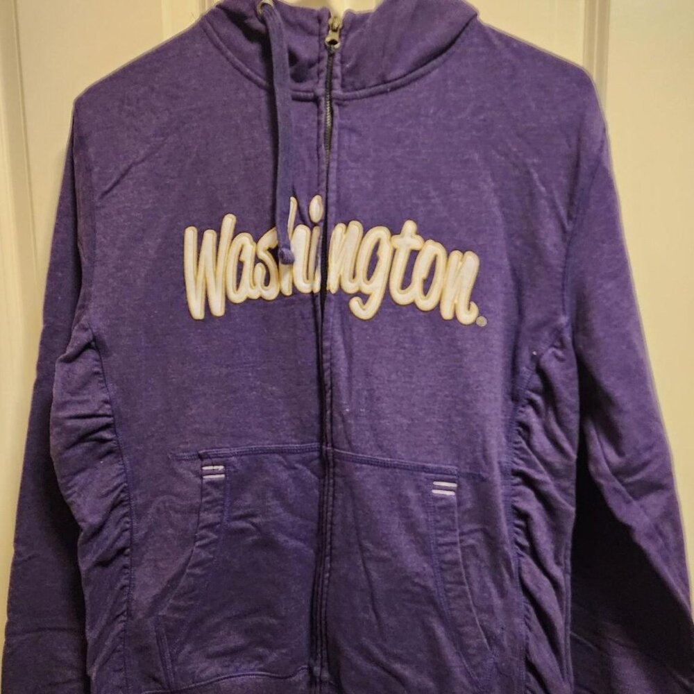 Item #:34 Size: M Brand: Huskies Shop Color: Purple